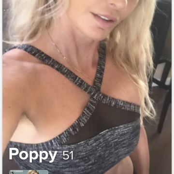 A woman with blonde hair wearing a grey sports bra, overlaid with text 'Poppy 51' and music info for Dua Lipa's song 'Don't Start Now'.